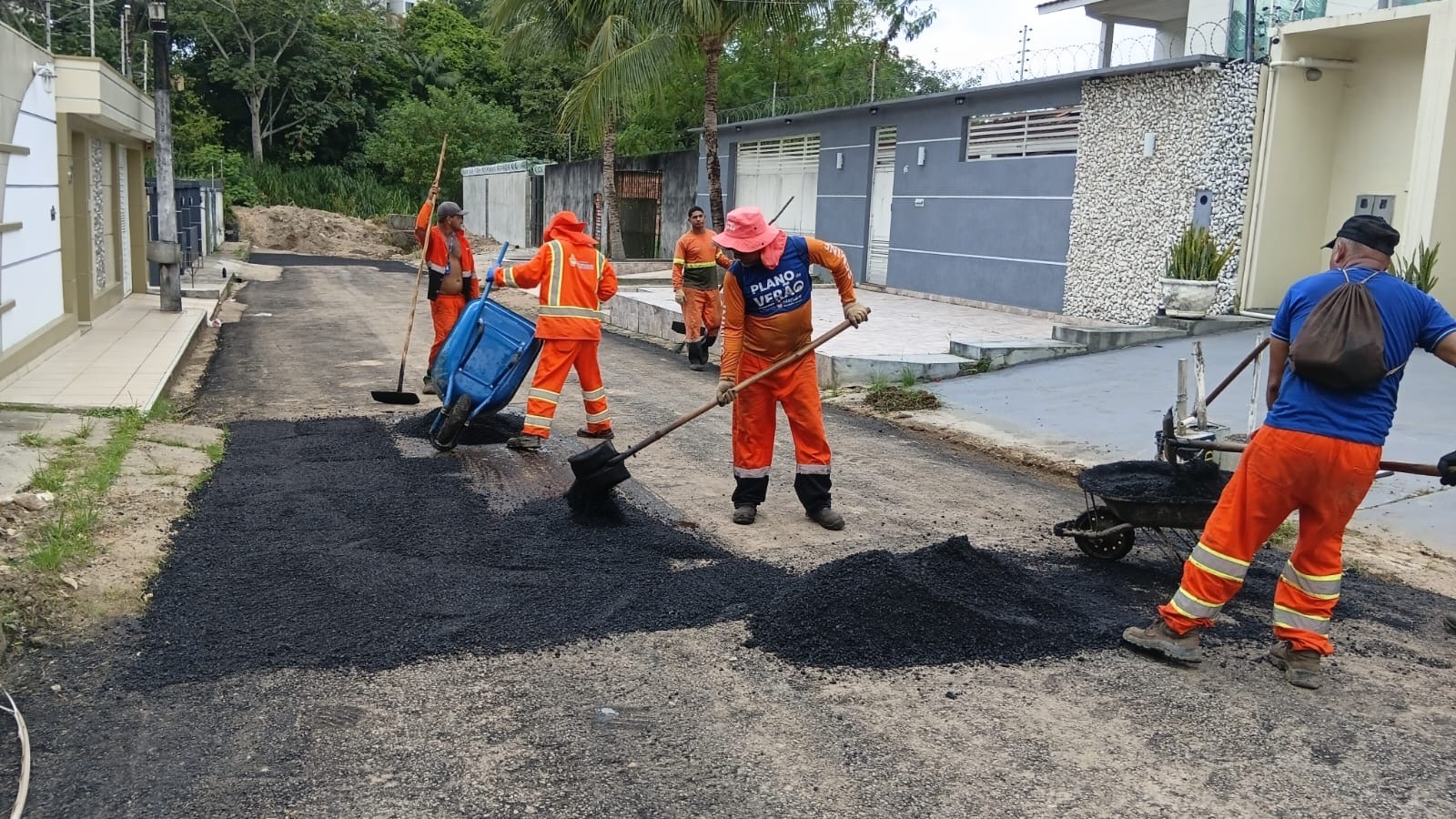 Prefeitura-de-Manaus-intensifica-recuperacao-asfaltica-na-rua-Minas-Gerais-e-fortalece-mobilidade-no-bairro-Flores