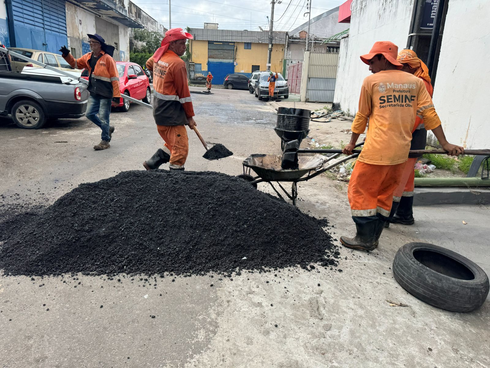 Prefeitura-de-Manaus-leva-recuperacao-asfaltica-ao-bairro-Raiz-e-melhora-a-mobilidade-na-rua-Correa-Junior-3